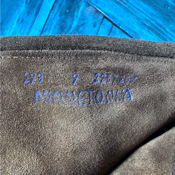 Minnetonka Suede Ankle Moccasins Size 9 - Picture 9 of 13